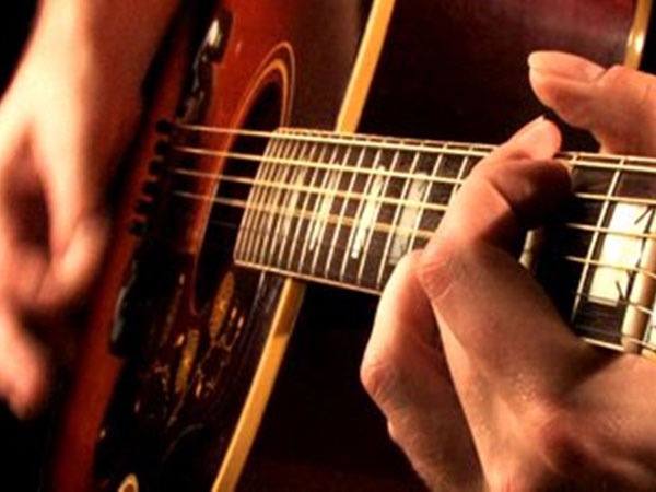 >Live Music